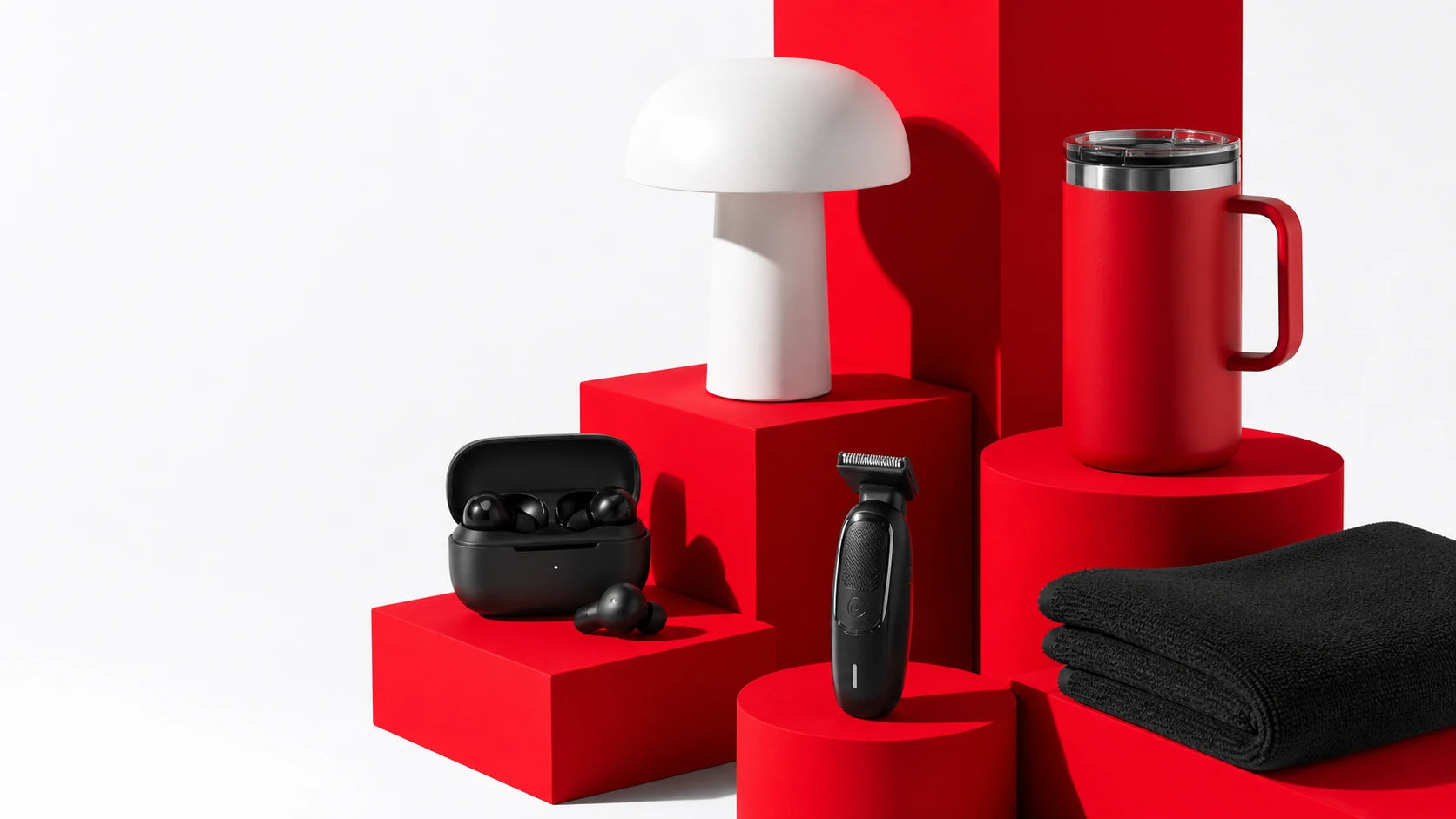 Productos para el hogar, tecnología y cuidado personal sobre bases rojas